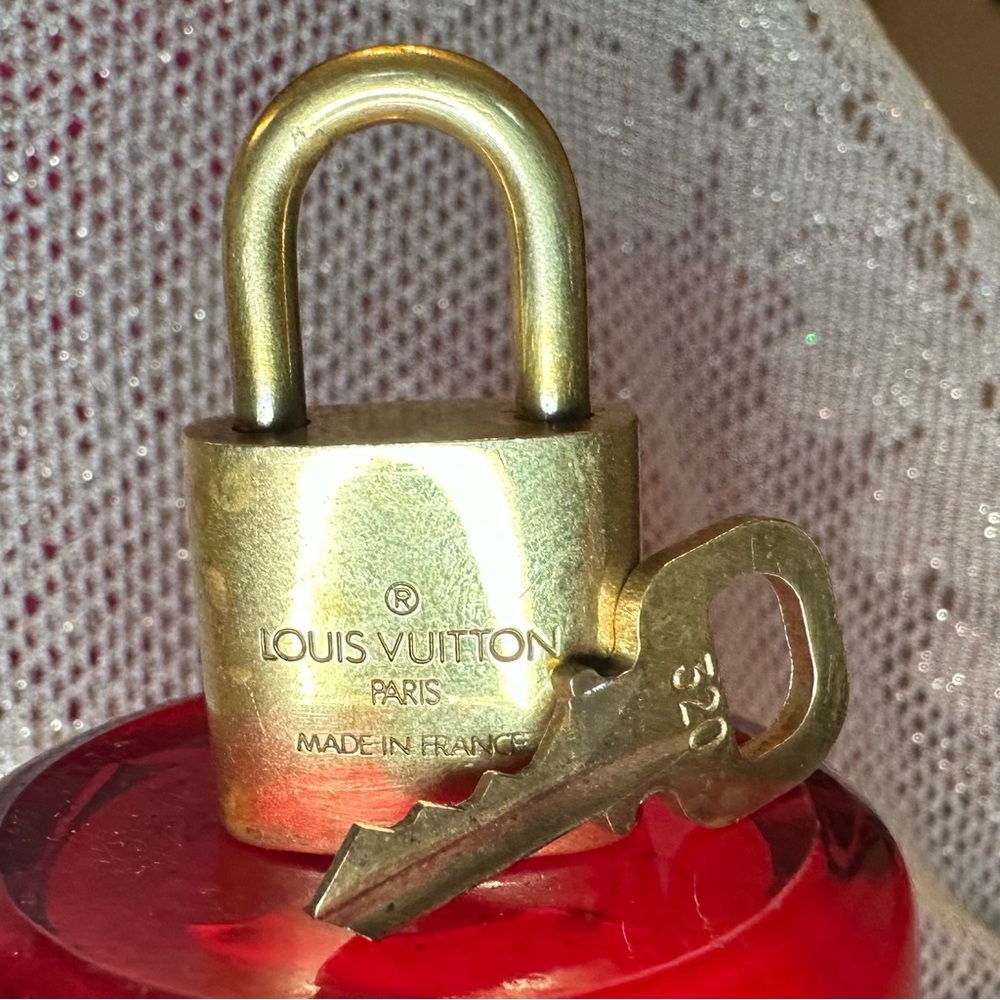 #320 Louis vuitton lock and key - Picture 6 of 9